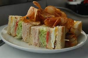 club deli sandwich with chips